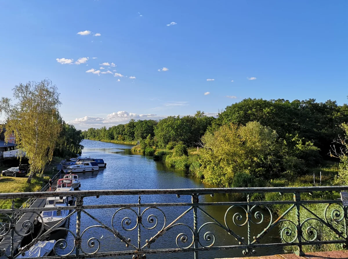 Blick von der Brücke auf den Zusammenfluss von Saale und Bode bei Nienburg